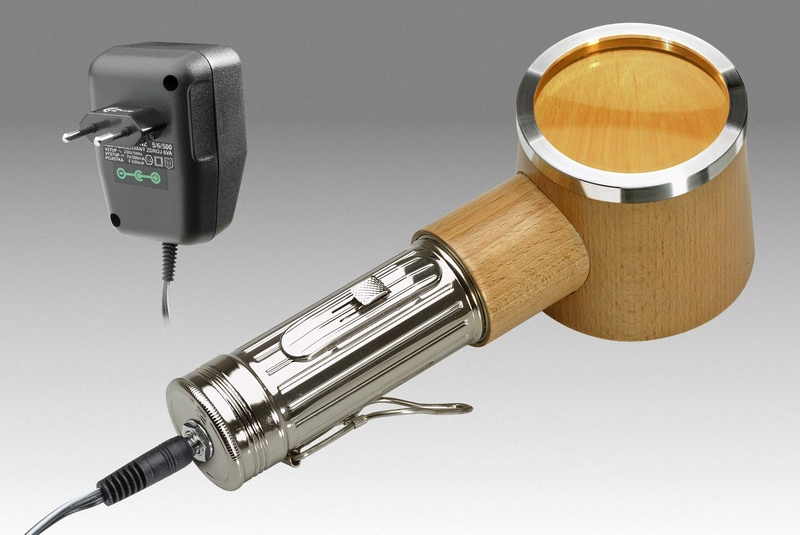 D 220 - LO 70 D - Square magnifier with lighting